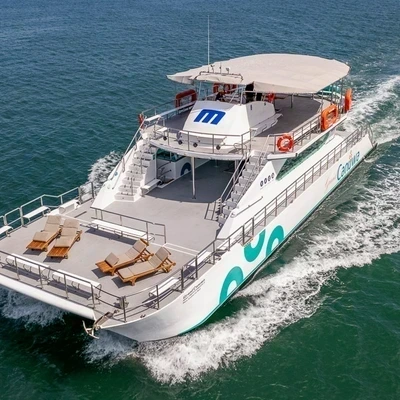 Grand Canuwa 90 ft Luxury Catamaran Tour