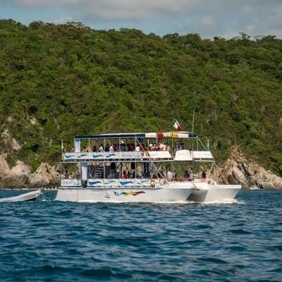 Paradise Found 7-Bay Cruise in Huatulco with Beverages and Transportation    