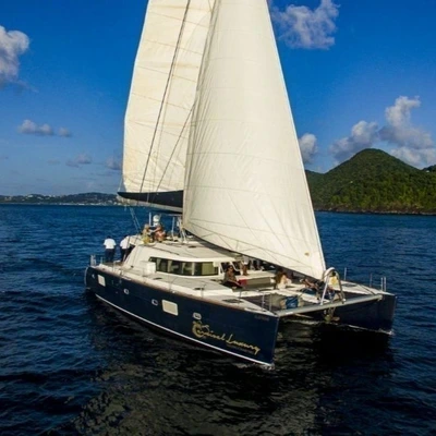 Luxury Private: Catamaran Tour in Saint Lucia with Open Bar, Lunch and Transportation