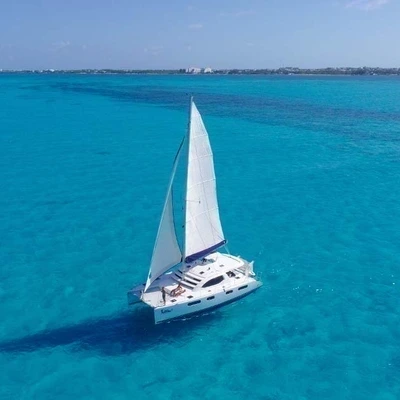 Luxury Sailing Isla Mujeres: Snorkel, Playa Norte and Open bar with Transportation