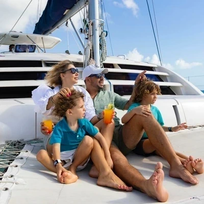 Isla Mujeres Luxury Catamaran Tour with Transportation