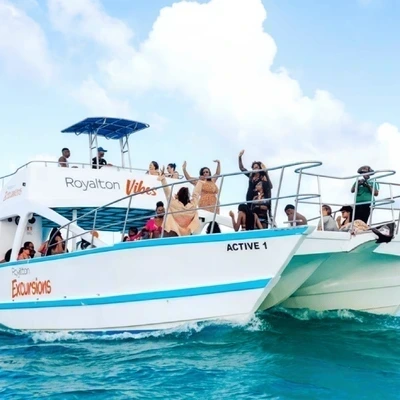Royalton Vibes Cruise: Catamaran Adventure and Bavaro Beach with Snorkel and Transportation