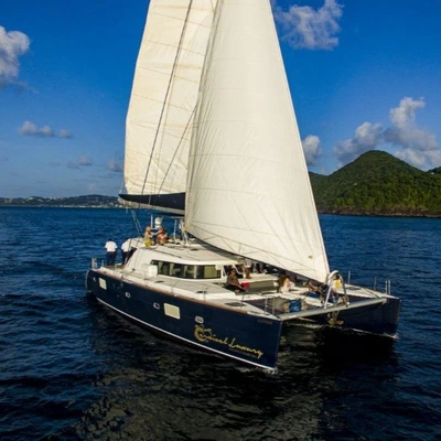 Luxury Private: Catamaran Tour in Saint Lucia with Open Bar, Lunch and Transportation