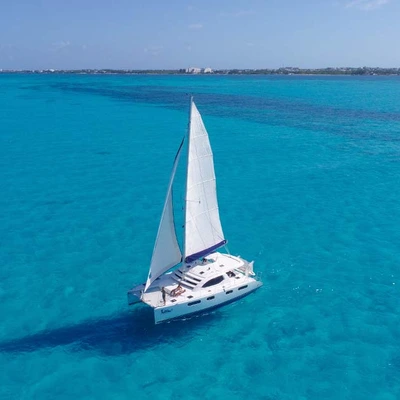 Luxury Sailing Isla Mujeres: Snorkel, Playa Norte and Open bar with Transportation